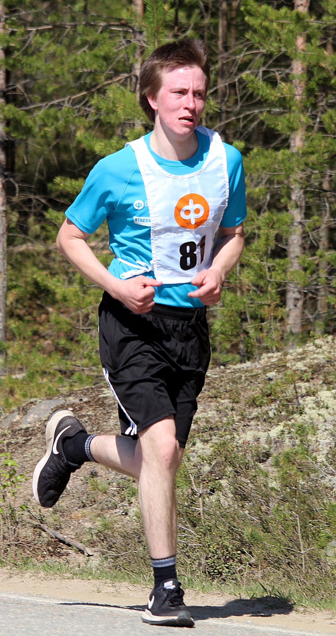 Rokuan Ryhdin 23-vuotias Eero Tolonen voitti miesten 11 kilometrin lenkin ajalla 44.48.