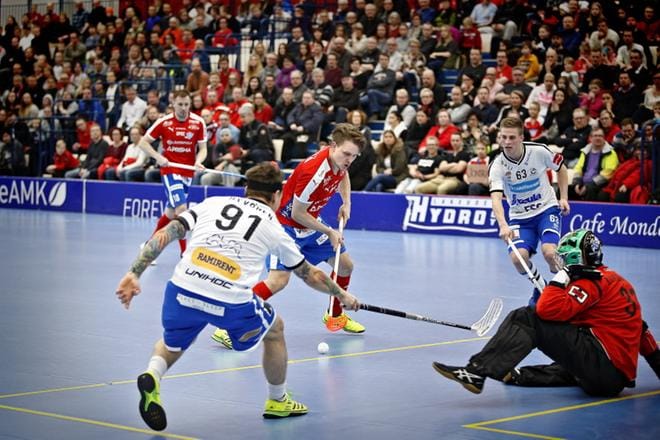 Tommi Hakalan maalivire sai jatkoa lauantai-illan kamppailussa. Edellisen ottelun tapaan Hakalan pistesarakkeeseen merkattiin kaksi osumaa. KUVAT: TOMI KOSONEN