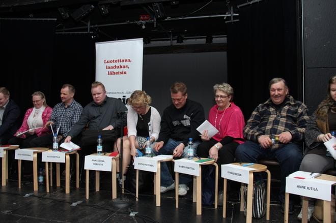 Kuntavaalipaneelissa kysyttiin ehdokailta kantaa muun muassa Kauhavan kaupungin tuulivoimalakaavoittamiseen, lainan ottamiseen ja kahden lukion säilymiseen. KUVAT: MIA KÄRKKÄINEN