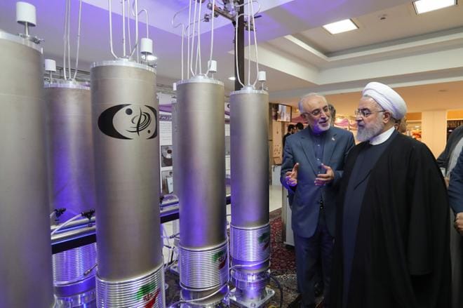 Iranin presidentti Hassan Rouhani (oik.) tutustui ydinteknologiaan Iranin kansallisena ydinteknologiapäivänä huhtikuussa 2019. KUVA: EPA EPA-PHOTO / ALL OVER PRESS