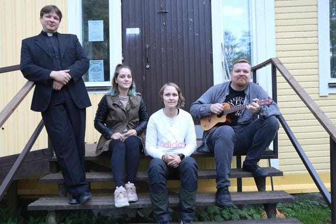 Terho Kanervikkoaho, työharjoittelija Viivi Pannula sekä nuorisotyönohjaajat Kristiina Edobor ja Panu Malkasilta ovat tulleet tutuiksi rippikouluikäisille nuorille.