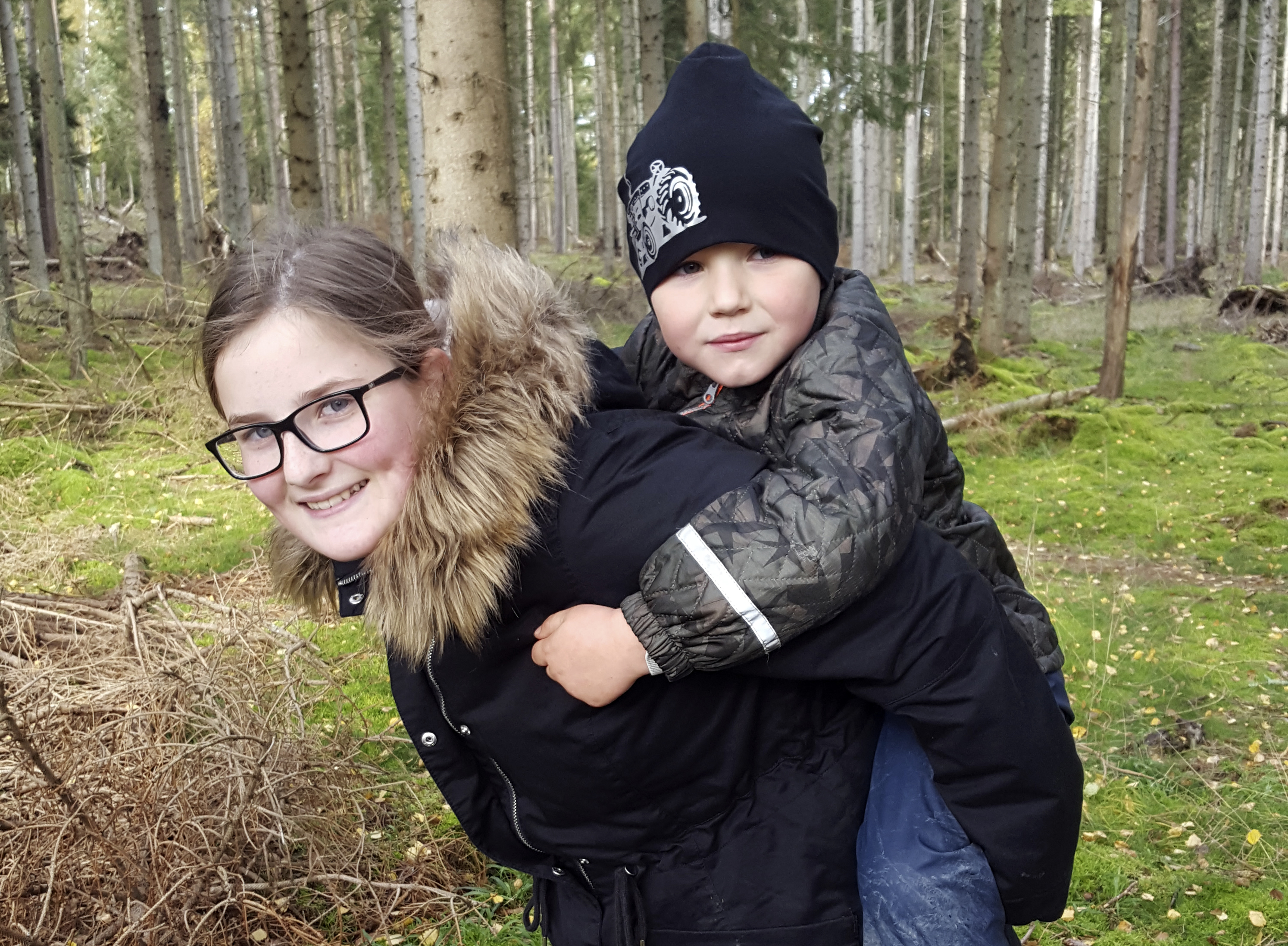 <p>Kamilla ja Aksel Lindemann lähettävät terveisiä Tanskasta Limingassa asuville Suomen mummolle ja papalle.</p>