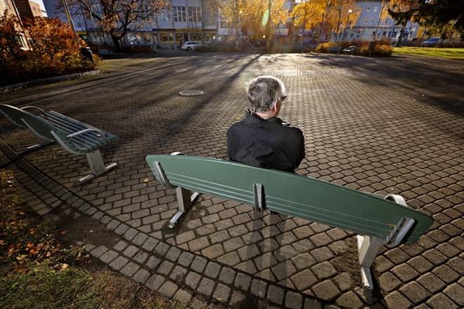 Alkoholismista toipunut Olli kertoo, että huonoina vuosina juomisen aiheuttama häpeä oli valtava. Sittemmin suurin osa vanhoista ystävyyssuhteista on palautunut.KUVA: KARI LÖFHJELM