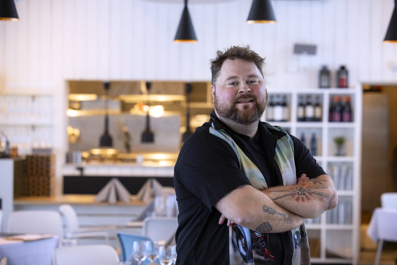 Burgerimiehenä tv:stä tunnettu Akseli Herlevi on ollut uutisissa konkurssien vuoksi, mutta Vaasassa hän oli hyväntuulinen.