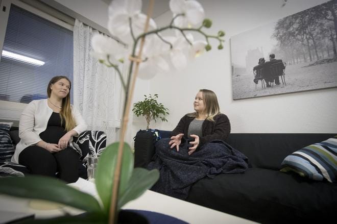 Katja Kaattarin (oik) mukaan Vamos Mindsetissä parasta oli se, että hänet on kohdattu ihmisenä, ei numerona, asiakkaana tai potilaana. Sama ajatus puolestaan houkutteli valmentaja Anna Ahon juuri tähän työhön. KUVA: PEKKA PEURA