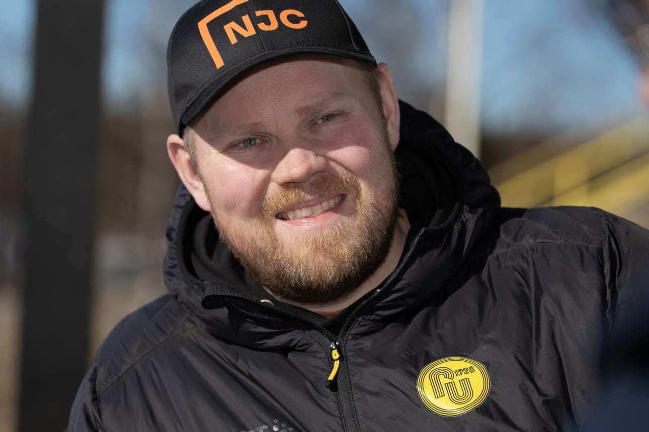 Perttu Westersund toivoo, että pomppu nousisi keskiviikkoiltana. Jos ennustetut sateet loppuvat iltapäivällä, kenttä saattaisi ehtiä kuivaa illaksi.