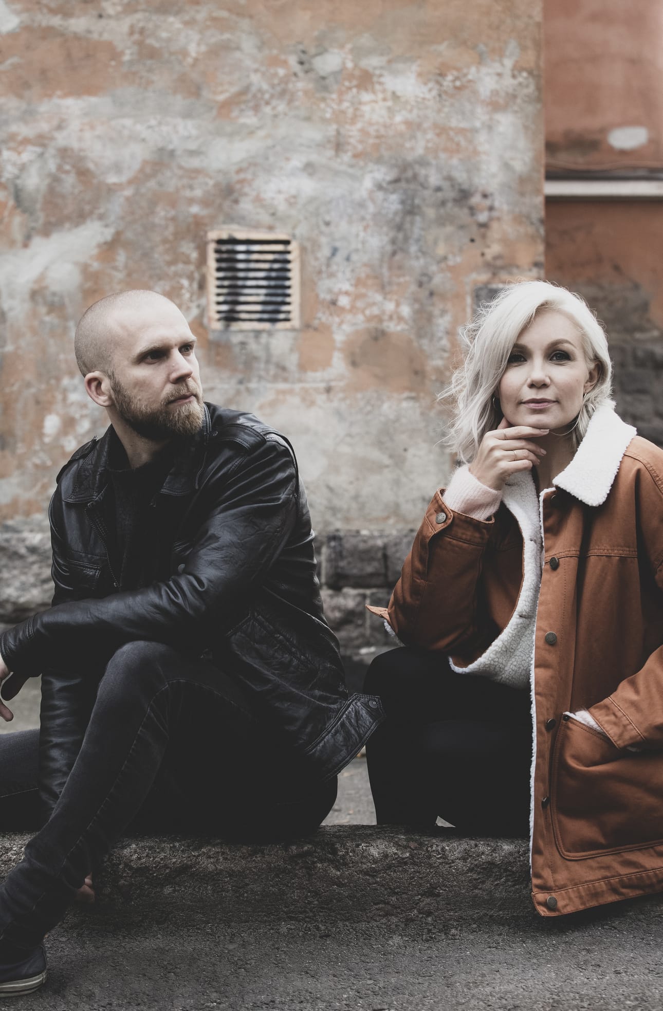 Vuoksi-duo on Kirsi Lehtosaaren ja Matti Parkkosen yhteinen projekti, jossa kappaleetkin tehdään yhteistyönä. Useimmat heidän laulunsa kertovat rakkaudesta. ”Väliin tarinat ovat tummasävyisiäkin. Se mitä kuulijoillemme haluamme kuitenkin välittää, on toivo”, Lehtosaari kiteyttää.