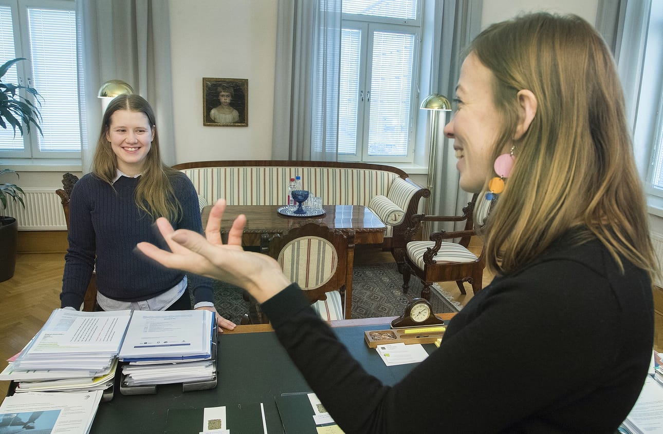 18-vuotias Oulun seudun ammattiopiston liiketalouden opiskelija Venla Vaarala vietti päivän opetusministeri Li Anderssonin työparina Helsingissä.