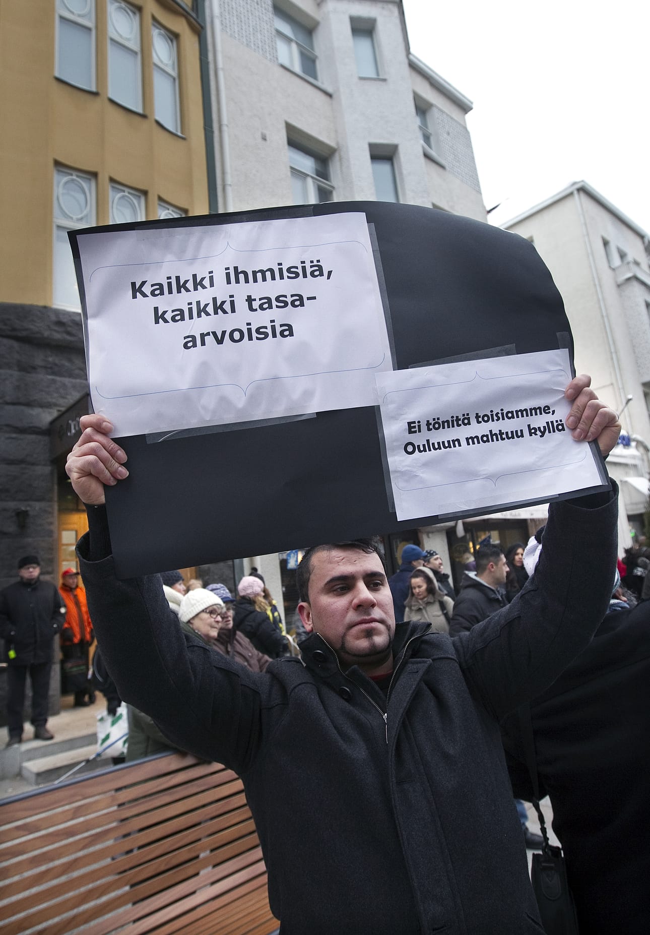 Rasisminvastainen mielenosoitus Oulussa helmikuussa 2012.