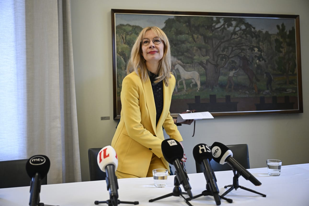 SDP:n eduskuntaryhmän puheenjohtaja Tytti Tuppurainen on ollut esillä häirintään liittyvissä ongelmissa eduskunnassa. Hän esitteli torstaina 19. maaliskuuta puolueen tilaaman selvityksen häirintäkysymyksistä.