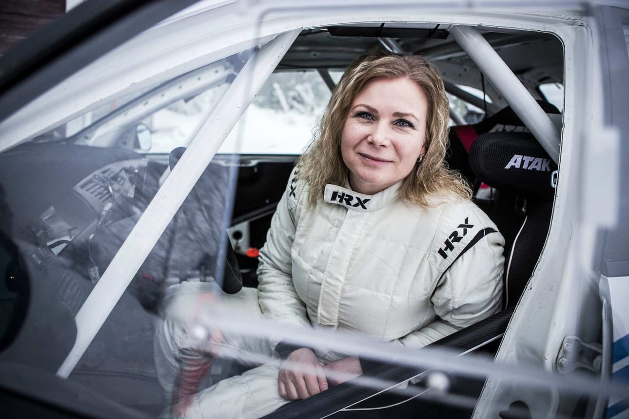 Sprinttitaituri. Henna-Kaisa Rinne osallistui viime kaudella ensi kertaa rallisprintin naisten Suomen Cupiin. Hän ajoi viisi kuudesta osakilpailusta, ja voitti ne, mutta sijoittui Cupissa hopealle luokkapisteytyksen takia.
