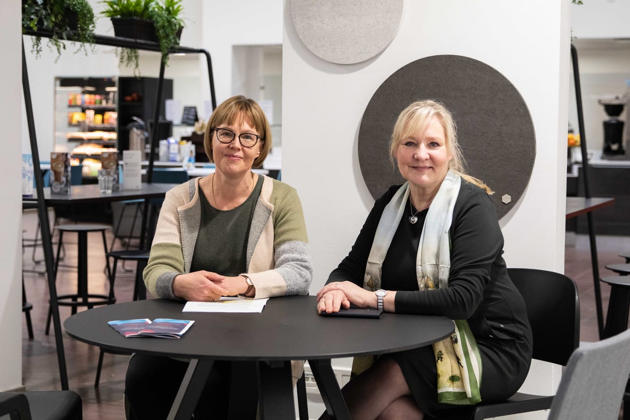 Lapin AMKilla on menossa tällä hetkellä Euroopan Sosiaalirahaston rahoittama kansallinen kehittämishanke. ”Luomme opiskelijalähtöisen, monialaisen ja digitaalisuutta monipuolisesti hyödyntävän YAMK-tutkintokoulutusmallin”, Lapin AMK:n rehtori Riitta Rissanen ja yliopettaja Merja Koikkalainen kertovat.