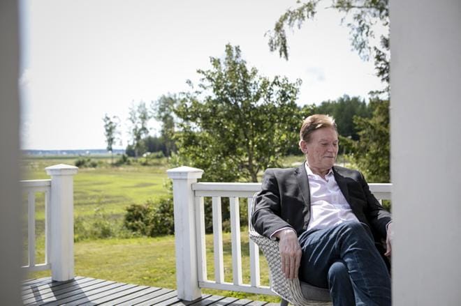 Vaasan yliopistosta eläköitynyt emeritusprofessori Erkki K. Laitinen julkaisi talvi- ja jatkosodasta kertovan tietokirjan. KUVAT: PAULA KASKIMAA