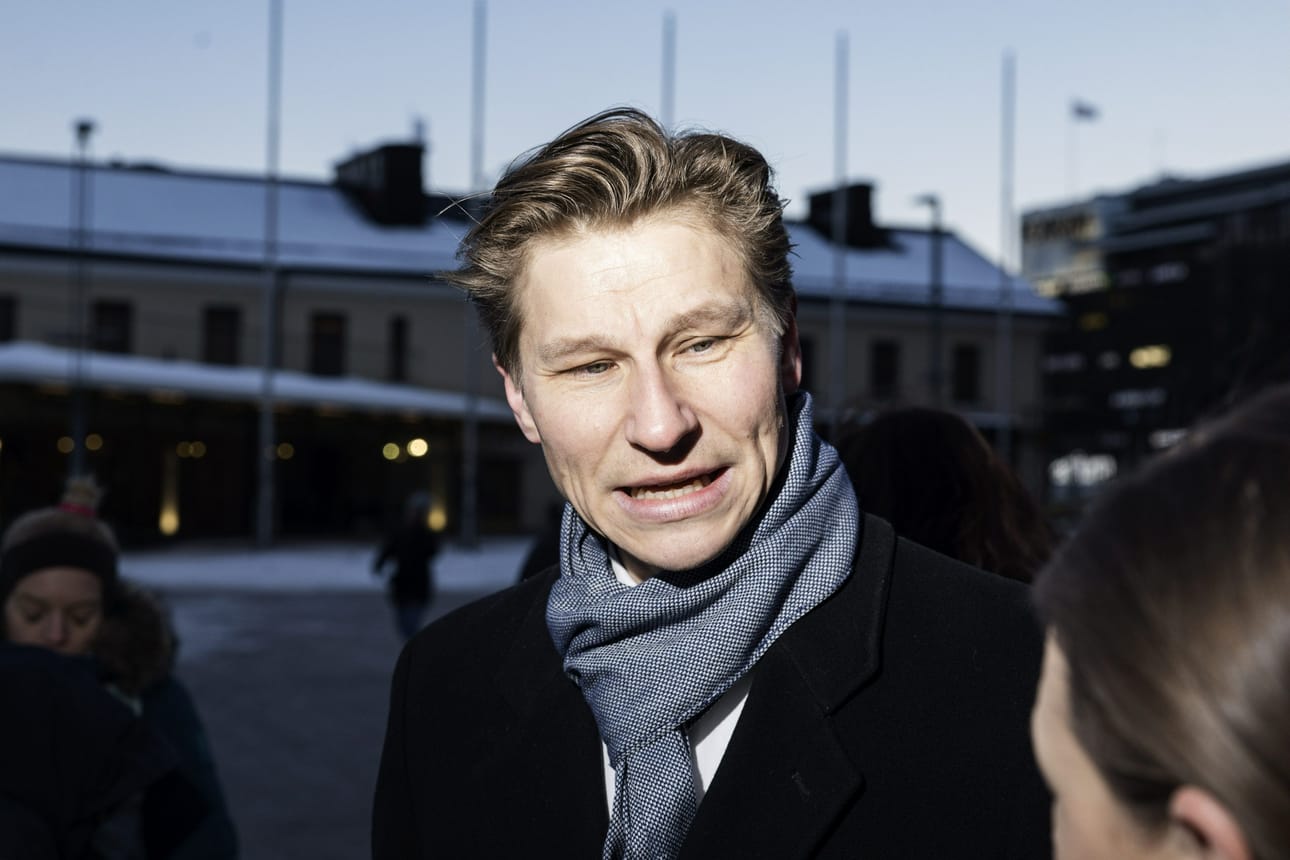 Puolustusministeri Antti Häkkäsen (kok.) mukaan Suomessa mm. yleinen asevelvollisuus on pitänyt yllä kriisitietoisuutta. LEHTIKUVA / RONI REKOMAA