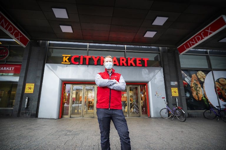 Tomi Nordin on toiminut puoli vuotta keskustan Citymarketin päivittäistavarakauppiaana.