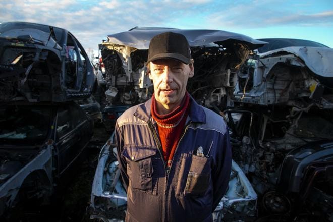 Yrittäjä Markus Pesosen mukaan 95 prosentin tavoite autojen kierrätyksessä on käytännössä optimistinen. KUVAT: JARI E. HAKALA