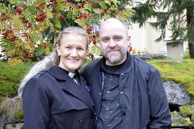 Pia ja Tero Ruotsala osallistuivat sunnuntaina Mikkelin markkinoille. Pia piti muun muassa saarnan jumalanpalveluksessa. KUVA: HANNELE YLI-VIITALA