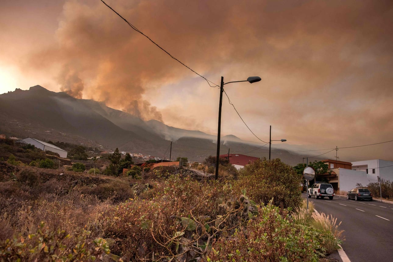 Maastopalo syttyi Teide-tulivuorta ympäröivässä kansallispuistossa tiistai-iltana. LEHTIKUVA/AFP