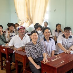 Rovaniemeläinen Pasi Remsu ihmetteli itkeviä vanhempia vietnamilaisen kyläkoulun vanhempainillassa – pian hän keksi, miten hän voisi auttaa paikallista yhteisöä