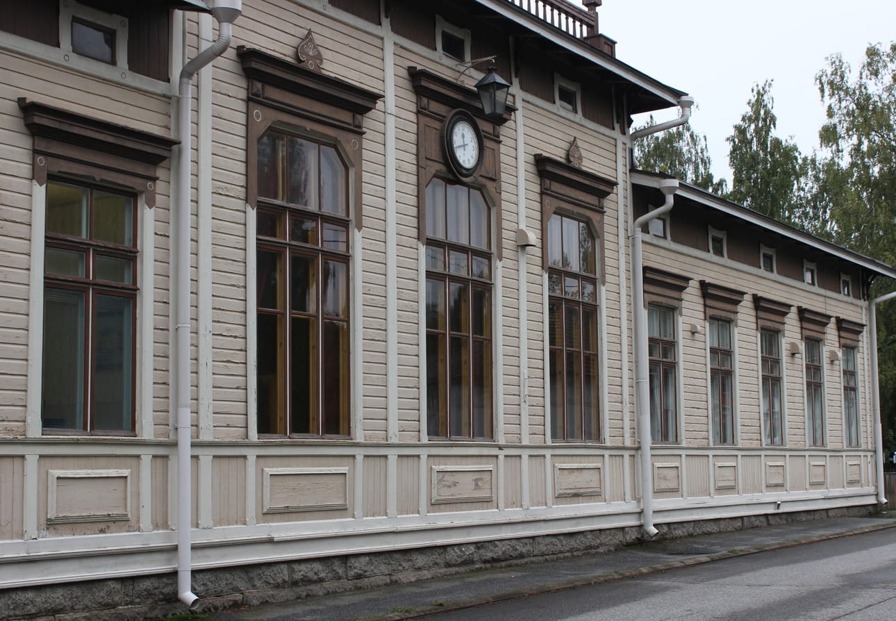 Kaupunginhallitus valtuutti eilisiltana Kaskisten kaupunginjohtaja Markku Lumion päättämään uuden kasvatus- ja opetusjohtajan palkasta.
