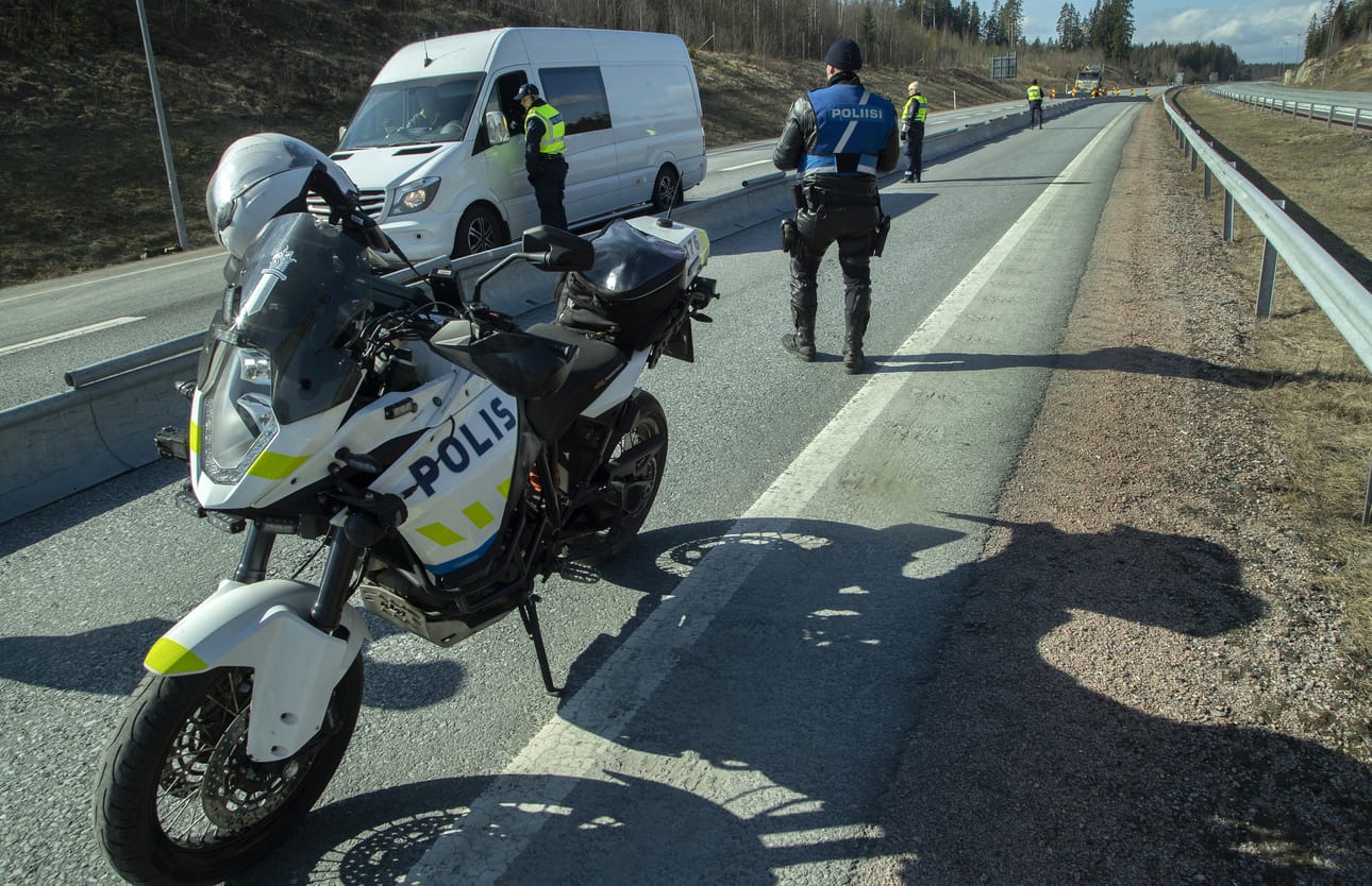 Poliisilla on riittänyt töitä pääsiäisen öinä muun muassa Porissa ja Uudenmaan rajalla.