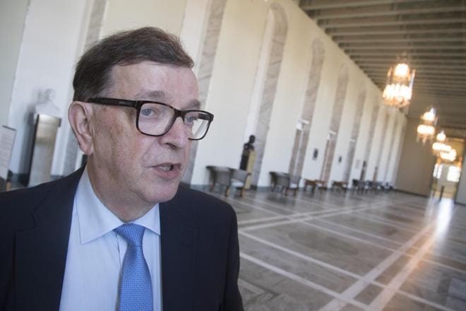 Paavo Väyrynen ei luovuta. Eduskunnan ovi sulkeutui, mutta avautuuko ovi parlamenttiin?