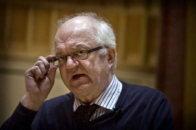 Lastenpsykiatrian erikoislääkäri Jari Sinkkonen on valtakunnan johtavia auktoriteetteja lastenkasvatuksessa. Hänestä lasten kutsuminen henkilöiksi on hölmöä. Sinkkonen on sunnuntaina Pohjalaisen Virsisunnuntain pääpuhuja. KUVA: EETU SILLANPÄÄ