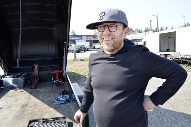 Vaasalaistuneella Veli-Pekka Hannulalla kävi mäihä helmikuussa. Hän voitti moottoripyörämessuilla järjestetyn arvonnan ja pääsi MP Stars -kisakuljettajaksi. KUVAT: JAANA ALA-LAHTI