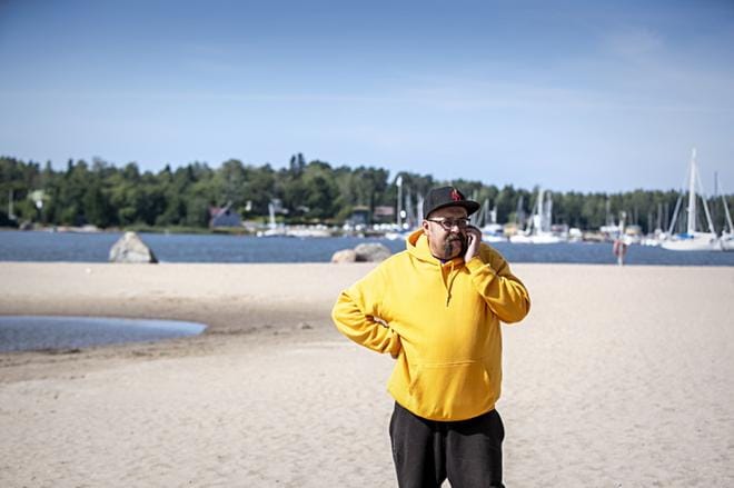 Kahvilayrittäjä Pekka Karppinen sanoo, että vielä on turhan aikaista pohtia mahdollisten korvaushakemusten jättämistä. KUVA: PAULA KASKIMAA
