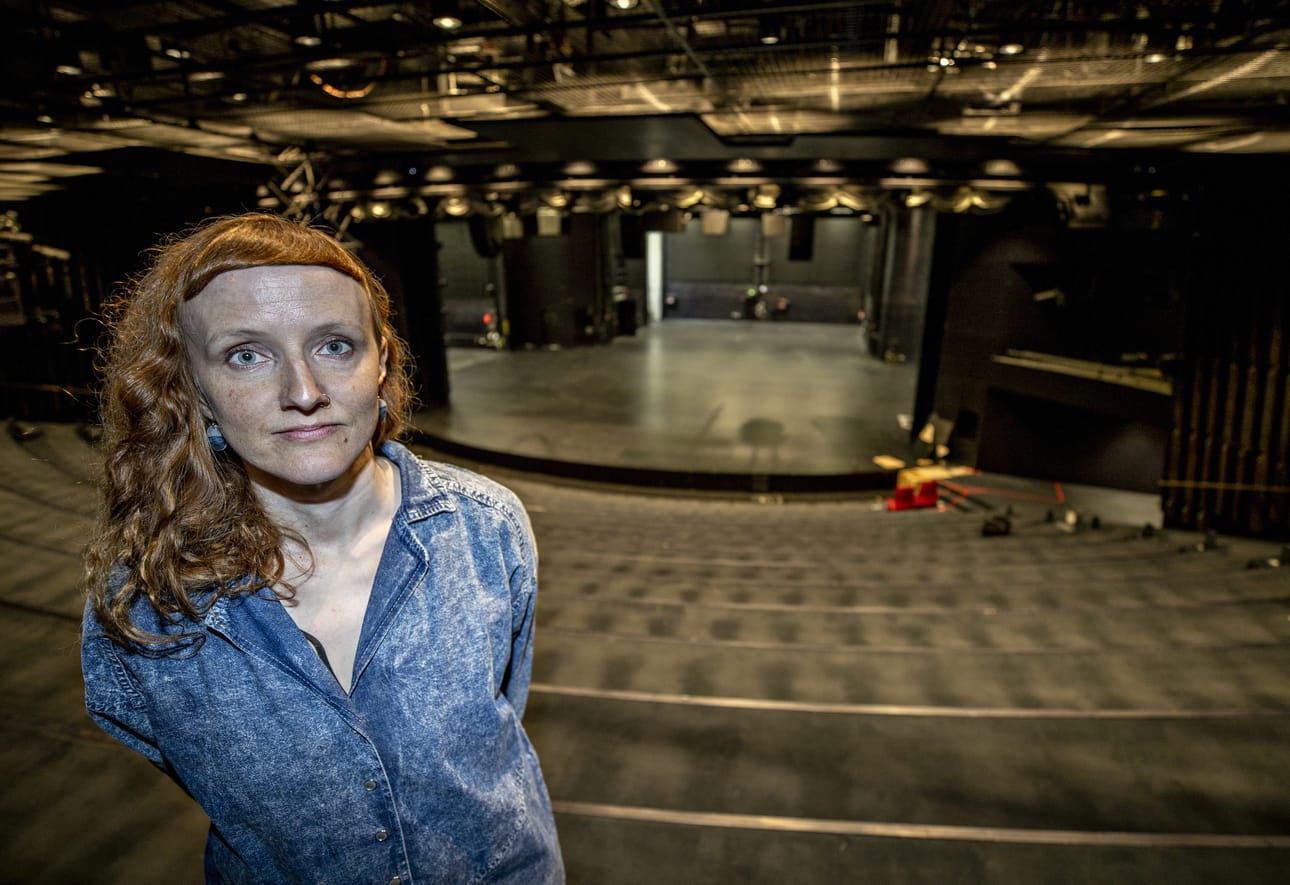 – Esittämisen ja yleisön kohtaamisen nälkä kasvaa koko ajan. Olemme ilolla yleisöä vastassa, kun teatteriesitykset saavat jälleen jatkua, Oulun teatterin taiteellinen johtaja Alma Lehmuskallio sanoo.