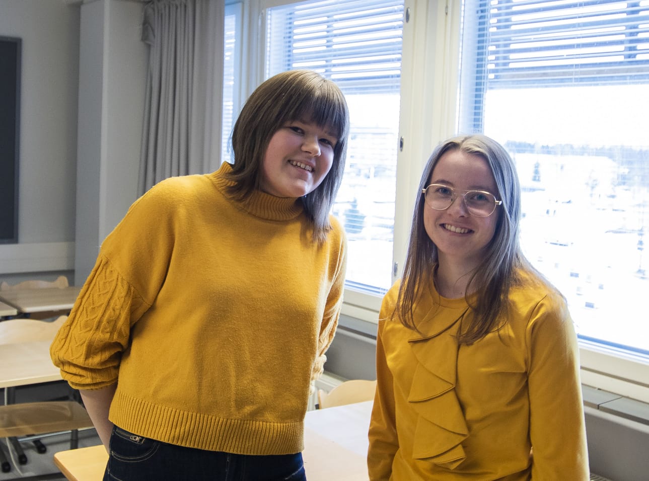 Toista vuotta lukiossa opiskelevat Anki Ollikainen (vasemmalla) ja Hilla Saarnio ovat jo suunnitelleet tulevia hakukohteitaan lukion jälkeen.