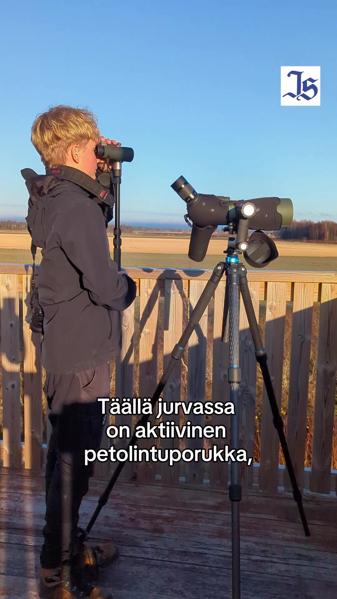 Nuori lintuharrastaja kiipeää puihin eikä kavahda petolintujen kynsiä