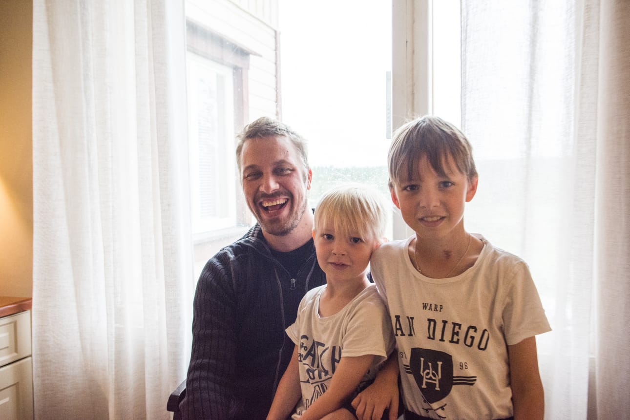 Tuomas Laakkosen perhe osti maatilan Kärpänkylästä kaksi vuotta sitten. Jos taloudellisesti on mahdollista, Laakkonen tekee elämäntyönsä viljelijänä, jonka jälkeen hän siirtää vetovastuun Eevertille tai Eelikselle.
