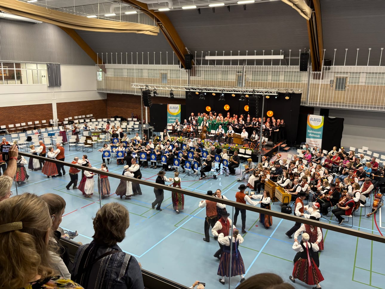 Alavuden Spelien ohjelmistoon kuului lauantaina muun muassa "Pikkuusen paree" -maakuntakonsertti, joka kokosi yleisöä liikuntahalli Kunto-Lutran saliin.