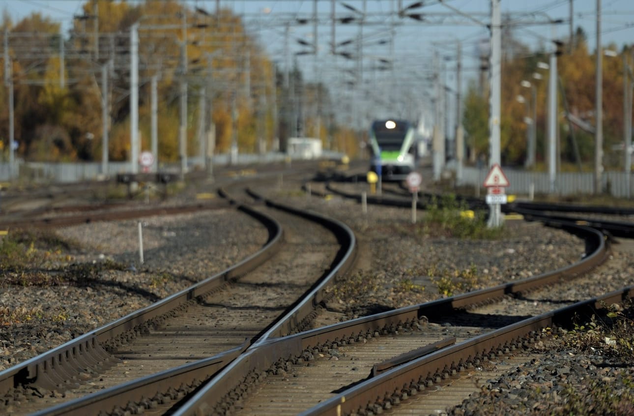 Elinkeinoelämän järjestöt esittävät, että pääradalle pitäisi rakentaa lisäraiteet Helsingistä Ouluun asti. LEHTIKUVA / Markku Ulander