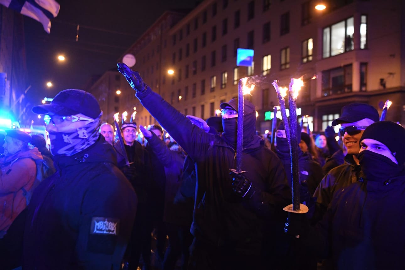 612-soihtukulkue on perinteisesti lähtenyt liikkeelle Töölöntorilta ja päättynyt Hietaniemen hautausmaan sankarihaudoille. Arkistokuvassa kulkue vuonna 2019.