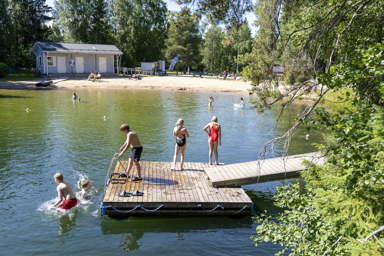 Kesä auttaa näkemään hyvät puolet. Kuva Ouluntullin Kalliomontulta.