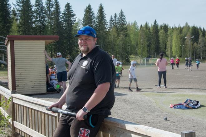 Kesäisin Joni Rantamäen tapaa pesäpallokentällä tai golfkentällä.