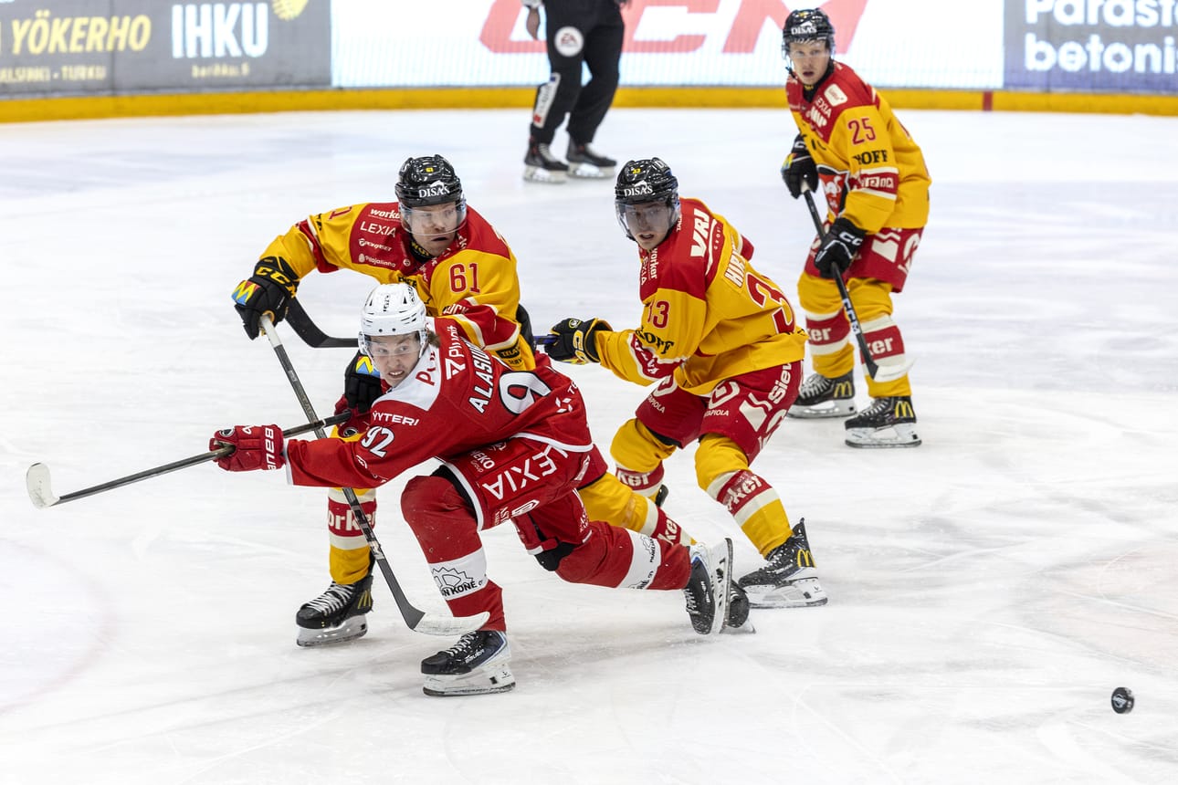 Kärpät jäi nollille, kun Ässät oli oululaisten vieraana Raksilassa.