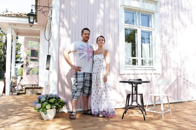Yrittäjäpariskunta Sami ja Malla Ruutiainen ilmoittivat tiistaina, että sisustuskahvila Mallan Makeat lopettaa. Arkistokuva.