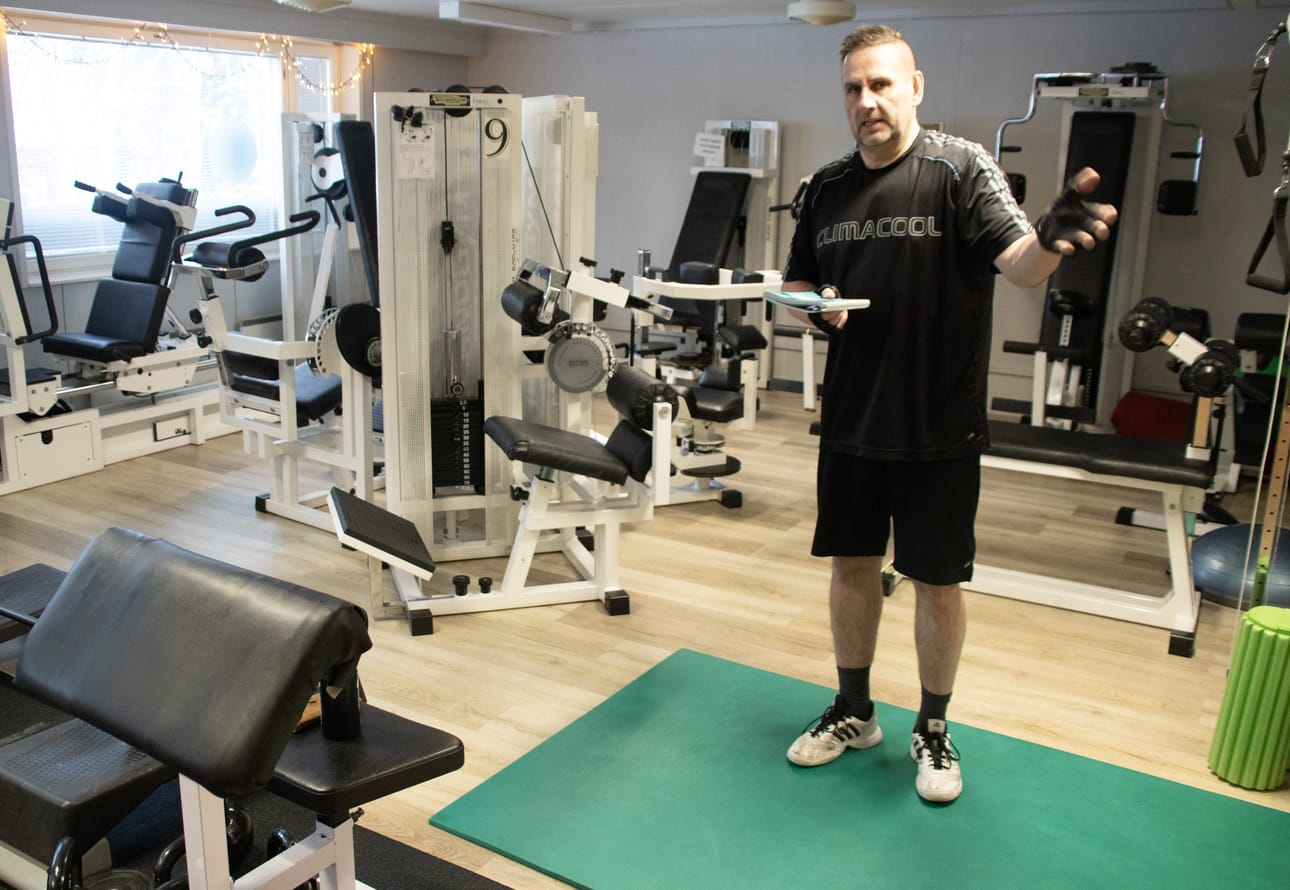 Aktiivisesti kuntosalipalveluita käyttävä Vesa Still pohtii toimintansa päättävällä Fysios Mehiläisen salilla, olisiko kunnan mahdollista ostaa Automiestentien salilla tarjolla olevia hyväkuntoisia laitteita, joilla voisi kehittää kunnan hallinnoimaa kuntosalia.