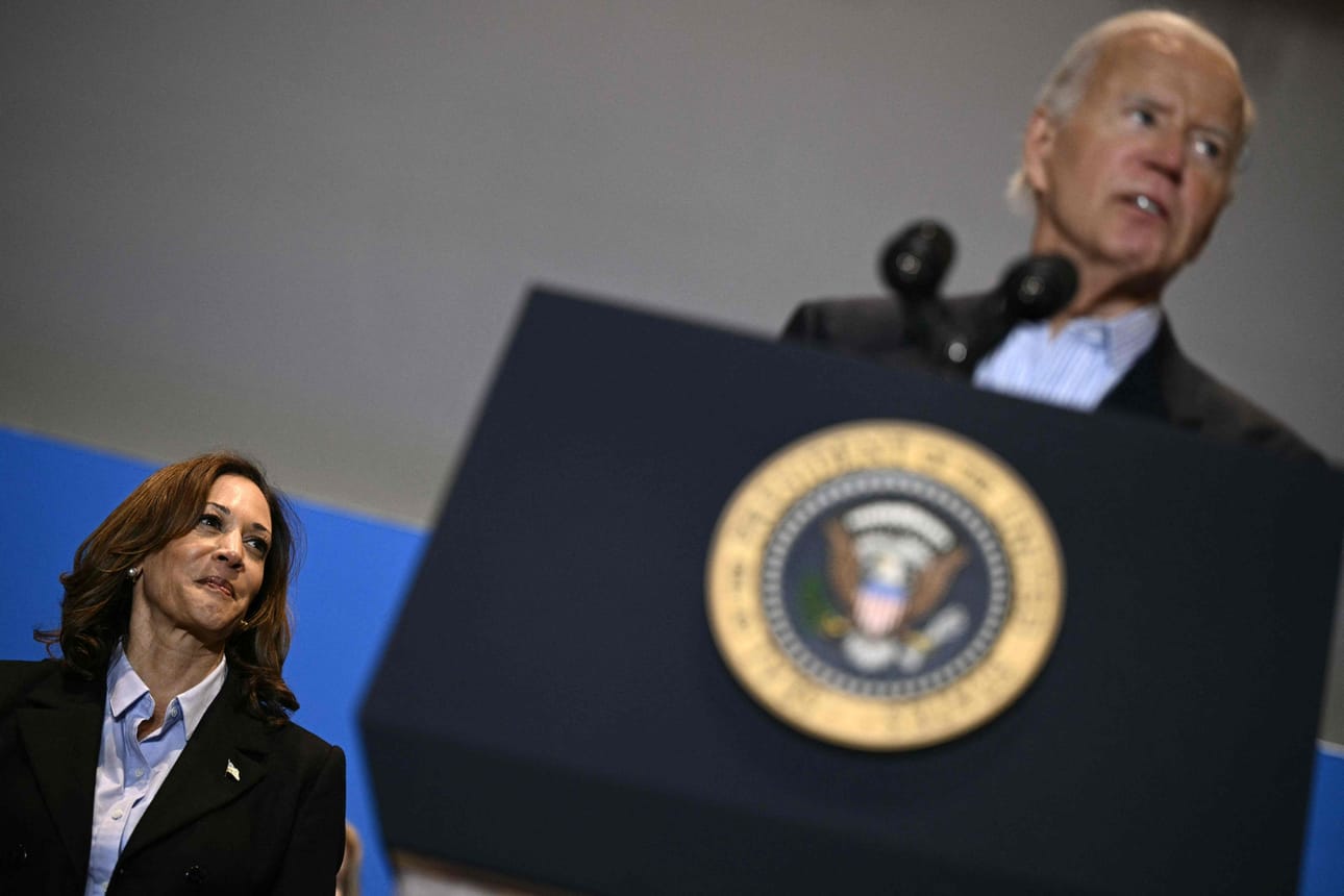 Yhdysvaltain presidentti Joe Biden sanoi varapresidenttinsä Kamala Harrisin jatkavan heidän yhdessä tekemäänsä työtä. Biden jätti presidenttikisan heinäkuussa ja Harris on sittemmin korvannut Bidenin demokraattien ehdokkaana. LEHTIKUVA/AFP