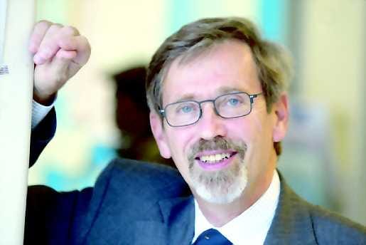 Voittaja. Professori Christian Grönroosilla kiitettiin olevan paljon annettavaa lukijalle palvelu- ja suhdemarkkinoinnin alueella.