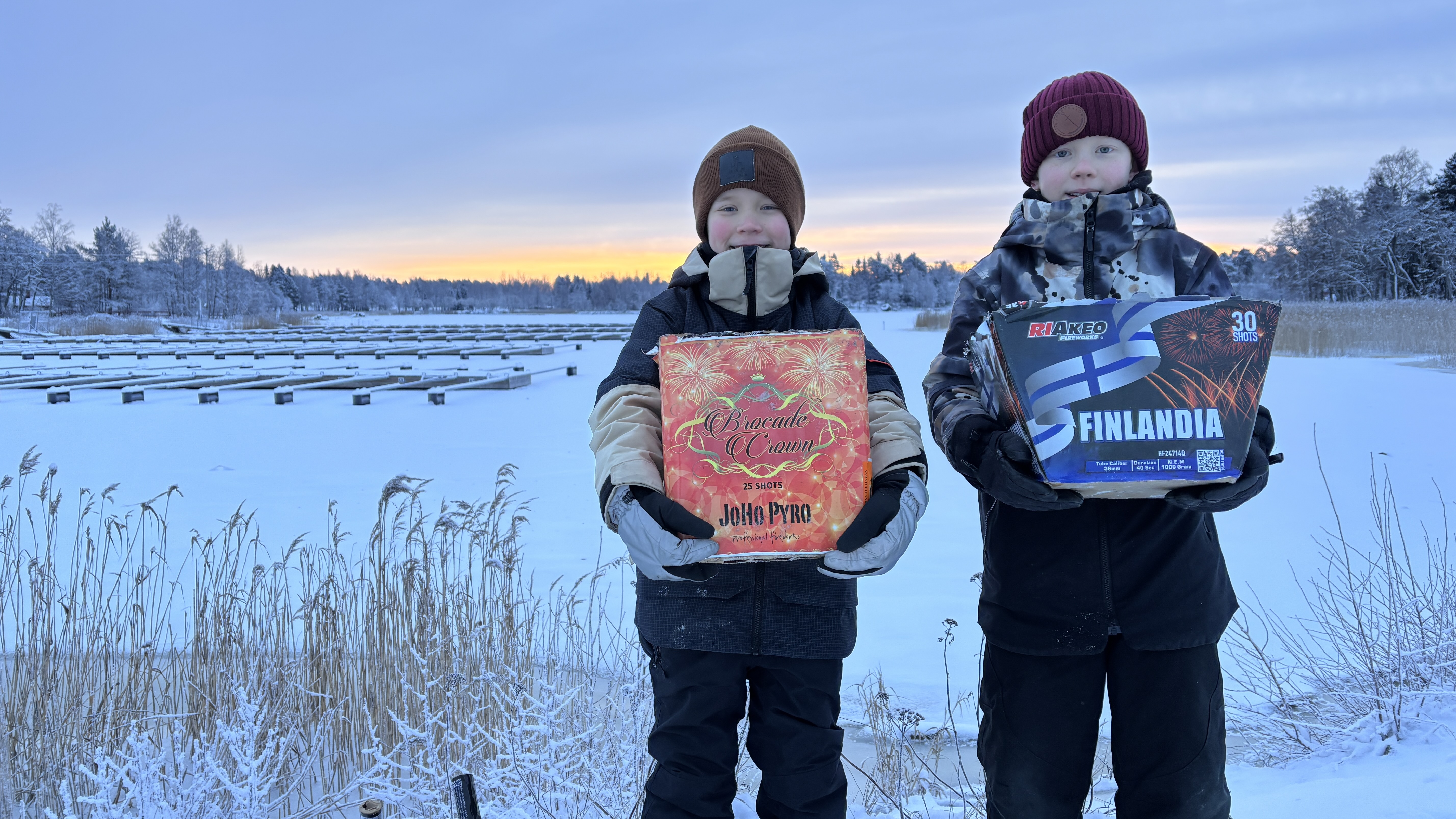 Koulupojat keräävät jättimäärät erikoista roskaa rannoilta – "Tämäkin maksaa varmaan parisataa euroa"