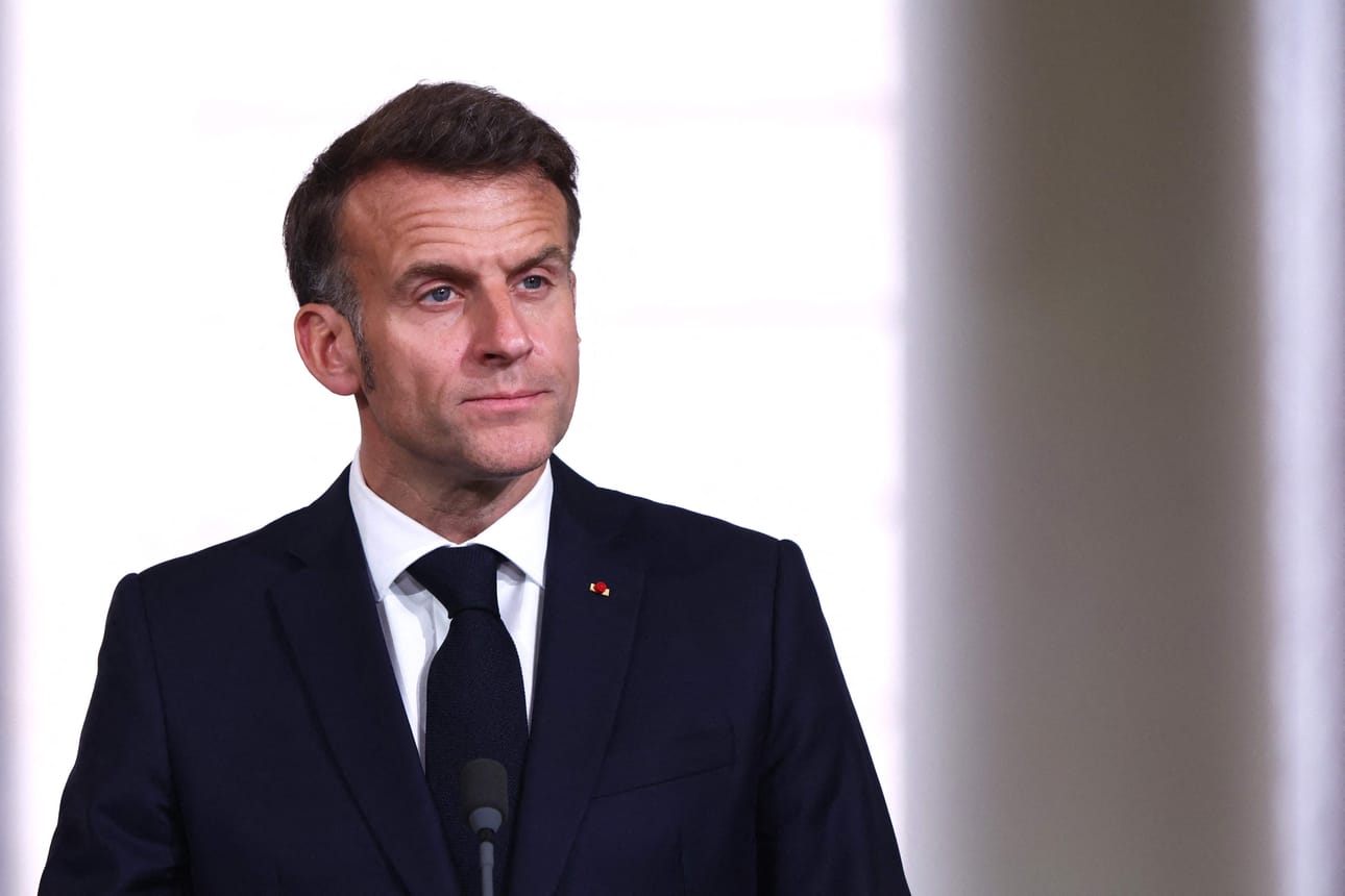 Ranskan presidentti Emmanuel Macron sanoo, että kuoleman taustalla on Hizbollah.