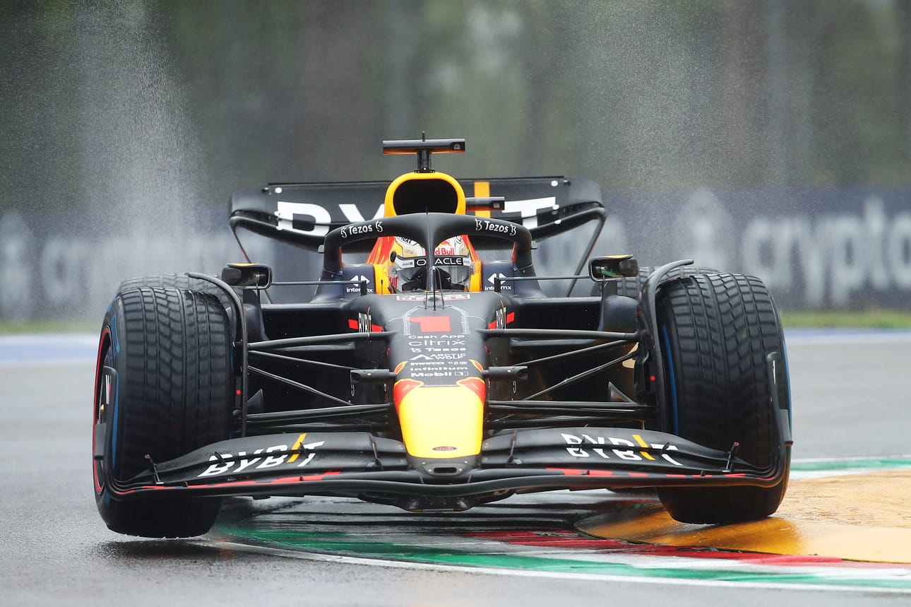 Max Verstappen oli aika-ajon nopein Imolassa.