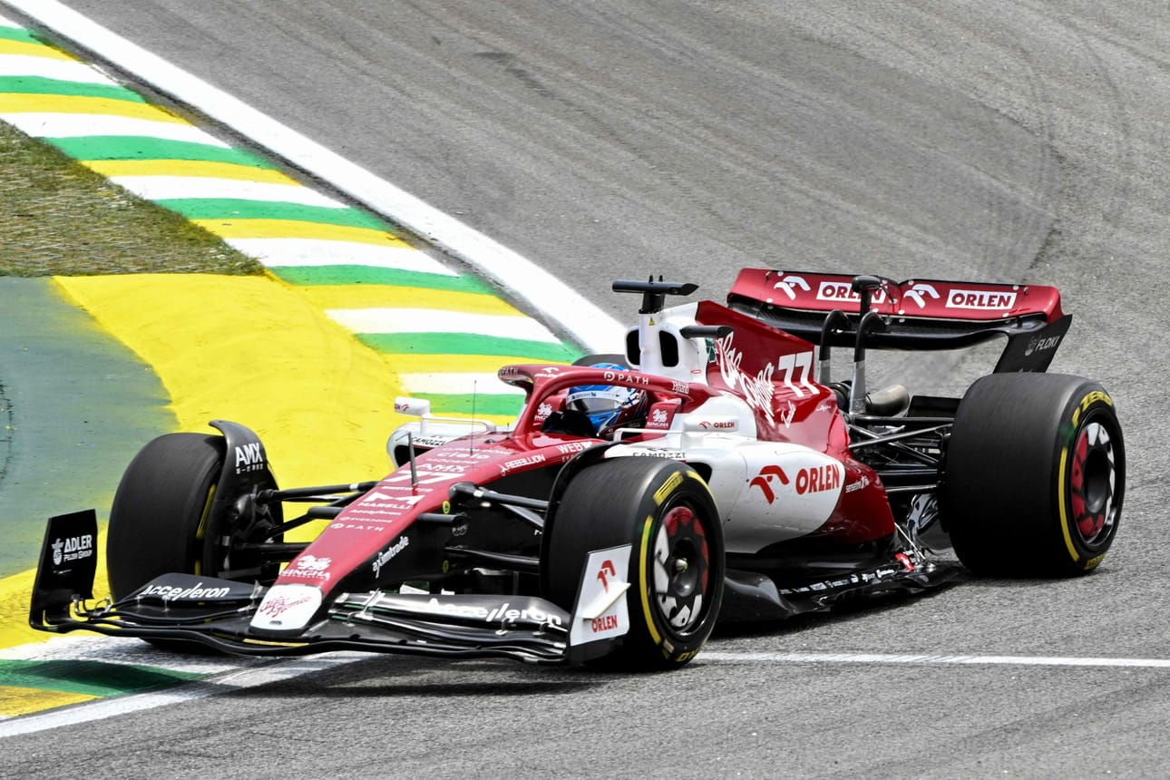 Alfa Romeon suomalaiskuski Valtteri Bottas harjoituksissa Brasilian gp:ssä. LEHTIKUVA/AFP