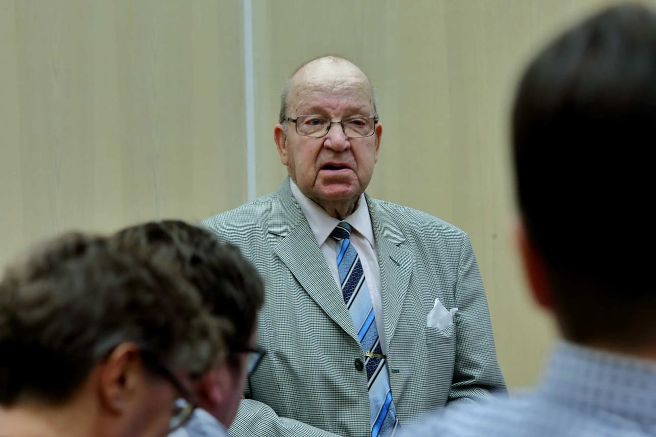 Jaakko Jukkola nosti monessa yhteydessä lapset esiin. Hän toivoi talousarvioon kodinhoidontukea ja strategiaan parhaita mahdollisia eväitä lasten koulutukseen.