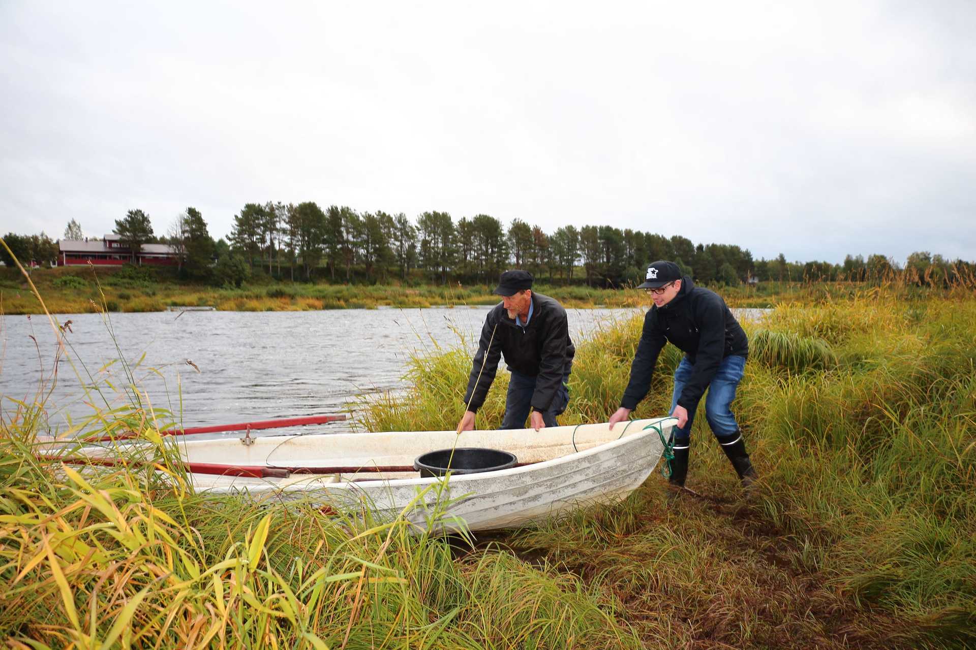 Osakaskuntaan kuuluvat Heikki Eskola ja Matti Toppila muistuttavat, että Siikajoella osataan kalastaa oikein, eli valvonnan lisääminen ei johdu siitä.