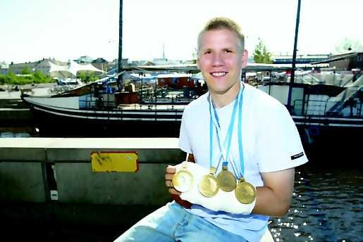 Tottunut menestymään. Neljä peräkkäistä jääkiekon Suomen mestaruutta voittanut Ilkka Mikkola parantelee kolhujaanOulun kesässä.
